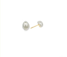 Load image into Gallery viewer, GOLD FILLED FRESHWATER PEARL STUDS